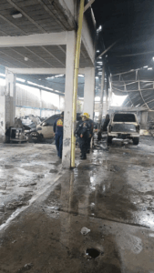 Bomberos de Maracaibo logró controlar en tiempo récord incendio en taller de pintura