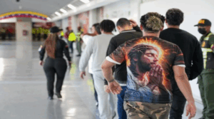 Gobierno nacional recibe a 166 connacionales que retornan en vuelo 83 desde Texas