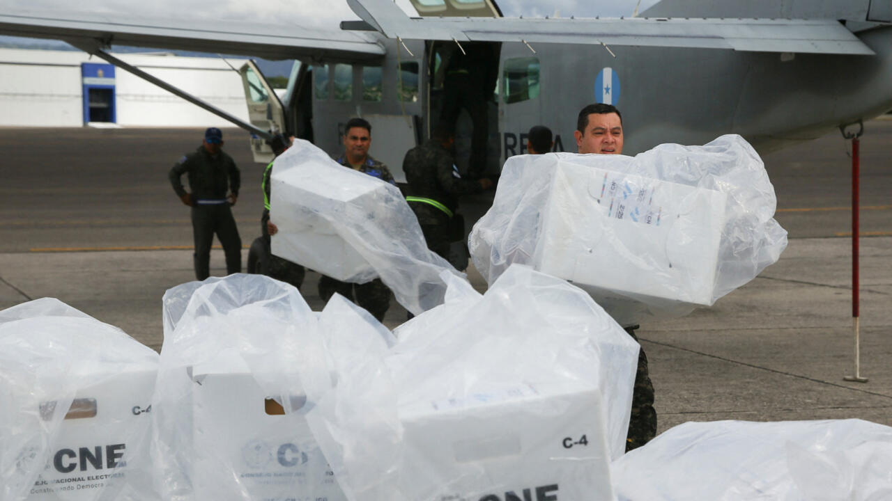 Consejo electoral de Honduras atribuye a problemas técnicos la caída del recuento de votos