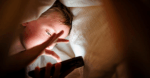 ¿A qué edad dar el primer "smartphone"? Nuevo estudio alerta