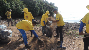 El IMA celebró su aniversario limpiando Playa Macuto