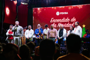 Alcaldía y Gobernación acompañaron el gran encendido de la Navidad en las torres petroleras