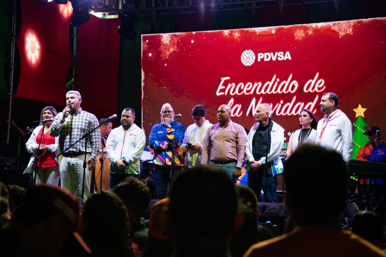 Alcaldía y Gobernación acompañaron el gran encendido de la Navidad en las torres petroleras