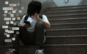 "Lo incitaban a morir": una francesa acusa a las redes tras el suicidio de su hijo