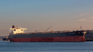 EEUU vigila a 18 petroleros sancionados; Rusia prevé consecuencias “impredecibles”