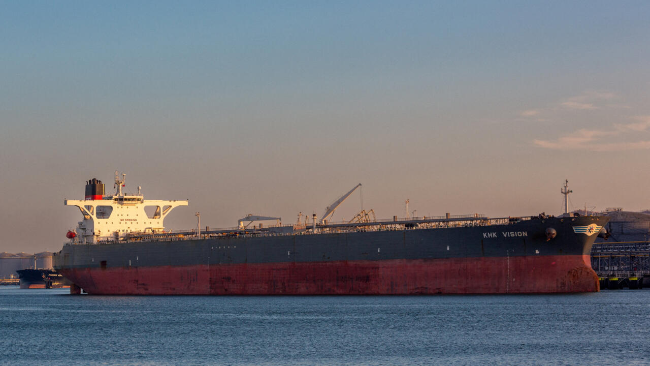 EEUU vigila a 18 petroleros sancionados; Rusia prevé consecuencias “impredecibles”