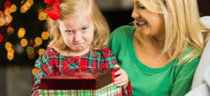 Qué es y cómo evitar el síndrome del niño hiperregalado en Navidad