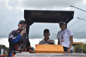 Asfaltado, alumbrado y transformadores lleva gobernador Caldera en gira por Sur del Lago