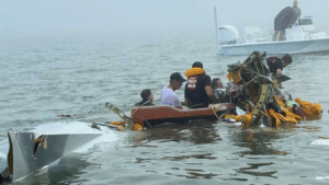 Tragedia aérea: se estrelló un avión en una misión y murieron al menos 5 personas