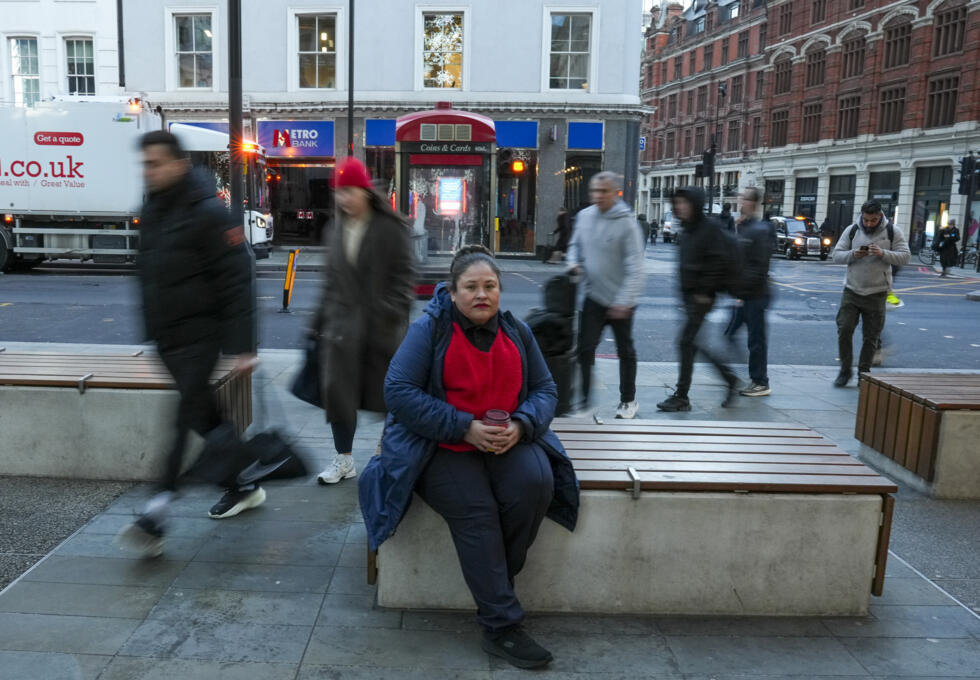 "Somos fantasmas", la vida de los trabajadores nocturnos inmigrantes de Reino Unido