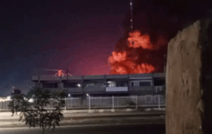 Bomberos de Maracaibo apoyaron en el control de incendio por explosión en empresa de San Francisco