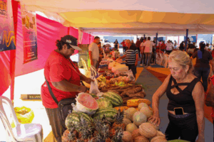 Jornada 25 del Mercado de Emprendedoras y Emprendedores benefició a más de 3.500 familias en Los Haticos