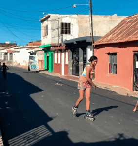 ¡En Veritas sacaron los patines! Más de mil toneladas de asfalto coloca la Alcaldía de Maracaibo en el sector