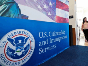 Trump suspende solicitudes de residencia y ciudadanía para personas de 19 países, incluidos venezolanos y cubanos