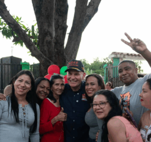 ¡En parrandón navideño! Alcalde Di Martino compartió con la comuna Chávez y Robert la fuerza eterna