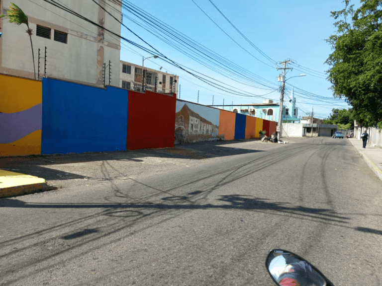 ¡De vertedero a mural! Maracaibo transforma espacios de Residencias El Portón