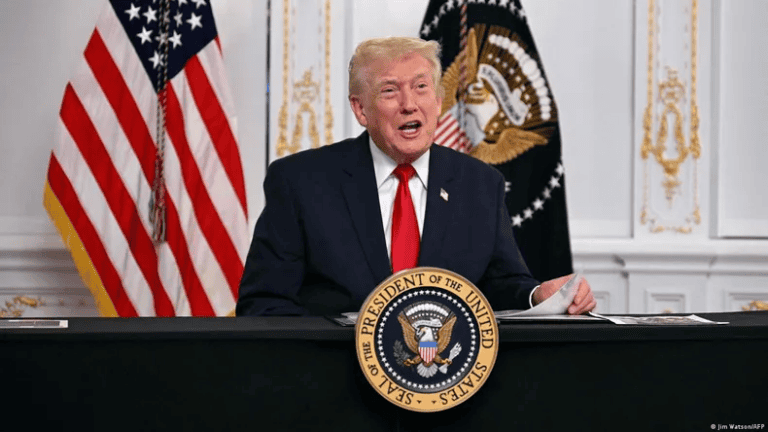 Donald Trump anunció la cancelación de una segunda ola de ataques en Venezuela tras la liberación de presos políticos
