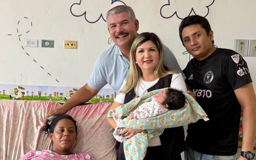Primer nacimiento de 2026 en el Zulia es una niña: Gobernador Caldera y la primera Dama la visitaron