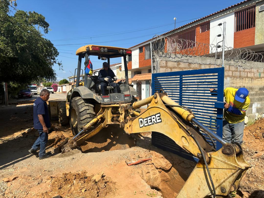 Alcaldía de Maracaibo repara colector que afectaba a más de 60 familias de la Urbanización Canaima