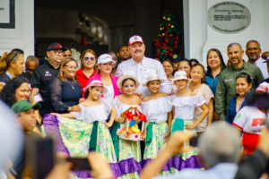 Gobernador Caldera entrega ocho camiones para la consolidación del Programa Alimentario Escolar Bolivariano