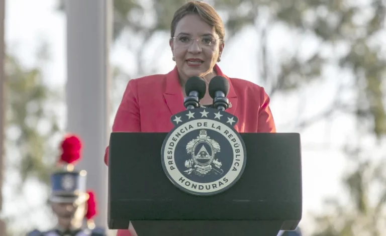 Presidenta de Honduras pide nuevo conteo de "voto por voto"