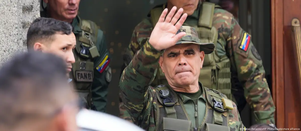Padrino López: Venezuela tiene su "honor militar intacto"
