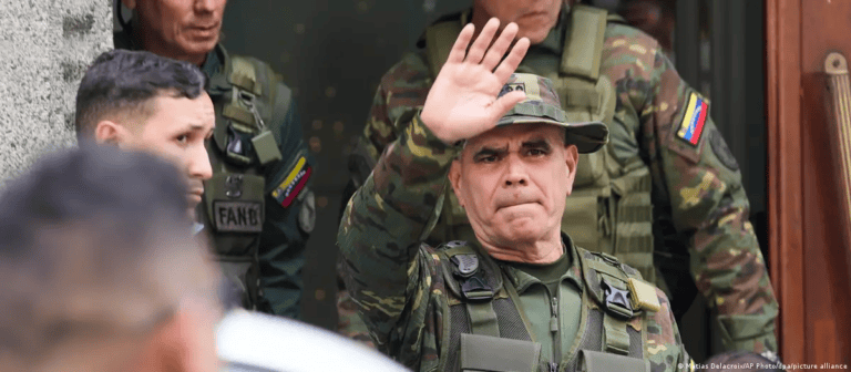 Padrino López: Venezuela tiene su "honor militar intacto"