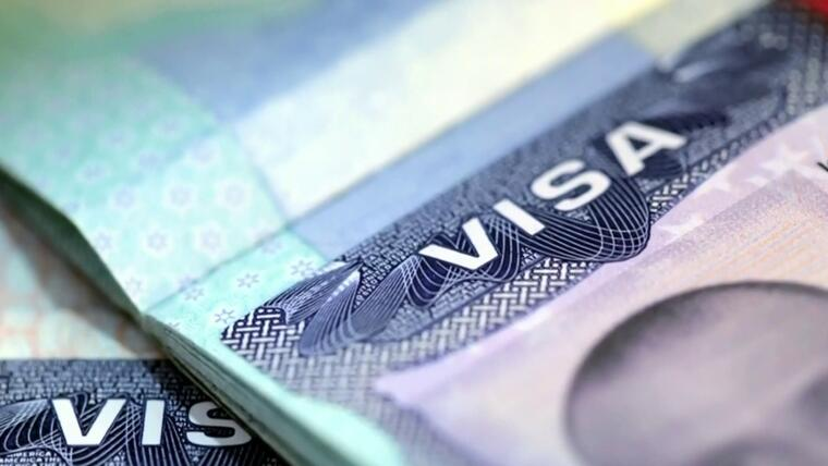 El Gobierno de Trump suspende el procesamiento de visas migratorias para 75 países