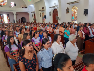 Docentes de Machiques de Perijá Asisten a Eucaristía en la Catedral Nuestra Señora del Carmen