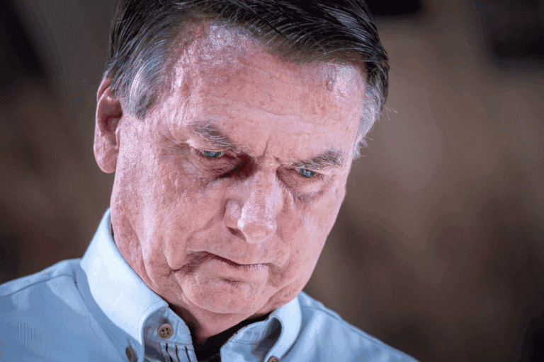 Bolsonaro vuelve a prisión tras cuatro operaciones y ocho días de hospitalización