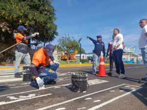 En apoyo a la plaza La Cruz IMTCUMA ejecuta trabajos de demarcación vial en la calle 71