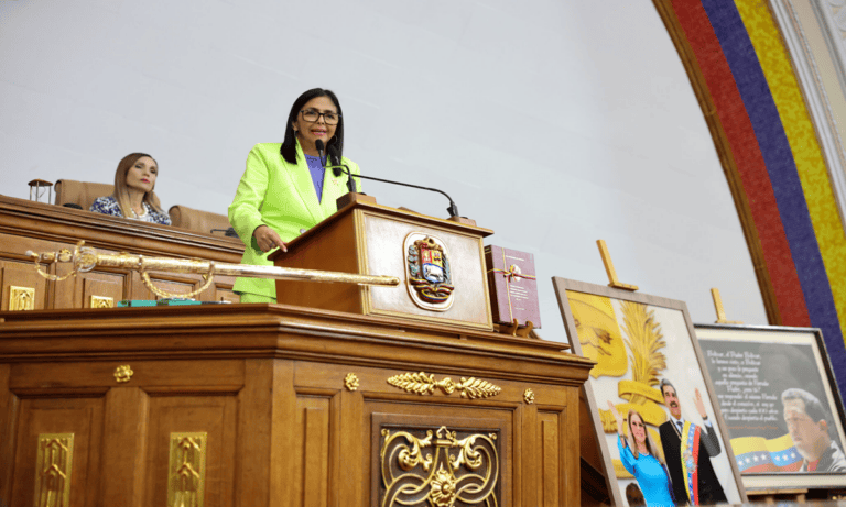 Delcy Rodríguez: Si tengo que ir a Washington, lo haré de pie, no arrastrada