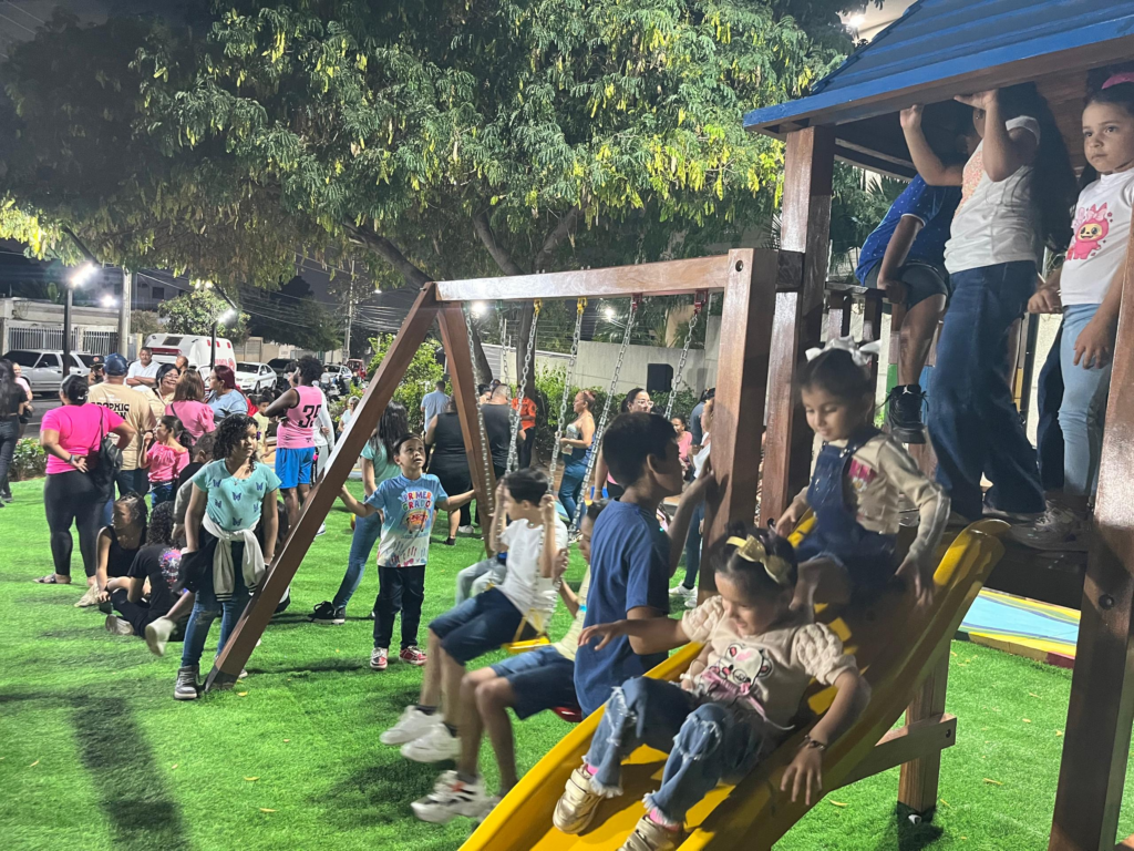 ¡Recuperada por la Alcaldía de Maracaibo! La alegría infantil prevaleció en la Plaza La Cruz