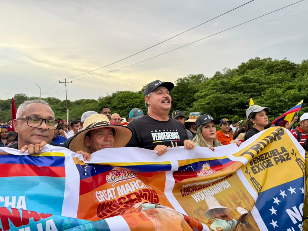 Pueblo de la Guajira venezolana marchó por el puente sobre el río Limón para exigir liberación del presidente Maduro