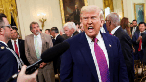 Trump amenaza con intervenir mientras violentas protestas económicas sacuden a Irán