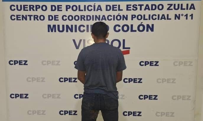 Detenido sujeto por golpear con una manguera a un adolescente