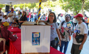 Cientos de cartas de amor del Pueblo marabino para el presidente Maduro y Cilia Flores
