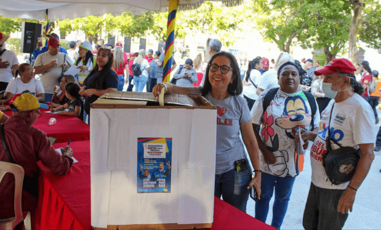 Cientos de cartas de amor del Pueblo marabino para el presidente Maduro y Cilia Flores
