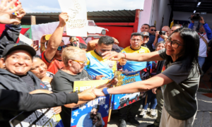 Primeros $300 millones por venta de petróleo financiarán ingresos de los trabajadores