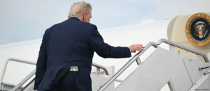 Avión de Trump sufre desperfecto cuando viajaba a Davos
