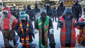 EEUU/Miles protestan contra ICE en Mineápolis bajo frío glacial