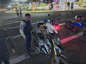 ¡Se trasladaba a alta velocidad y resultó ser un infractor recurrente! se le retiene la motocicleta a un ciudadano en San Francisco