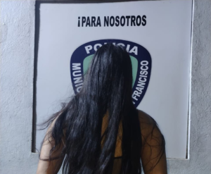 ¡Armada y con menores! Mujer ingreso armada y molesta a un Gimnasio en San Francisco