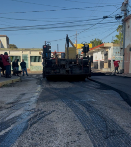 Alcaldía culmina la colocación de mil toneladas de asfalto en el sector Santa Bárbara