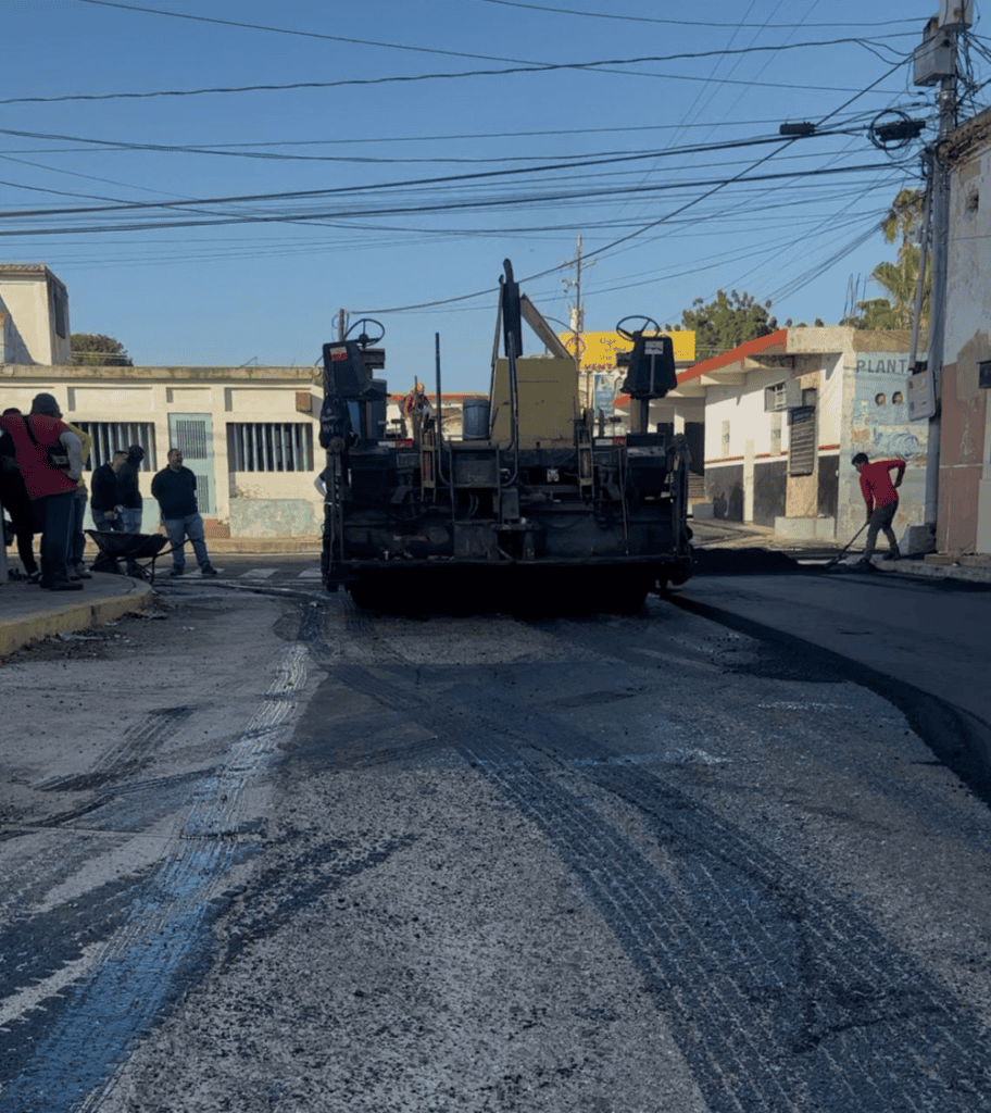 Alcaldía culmina la colocación de mil toneladas de asfalto en el sector Santa Bárbara