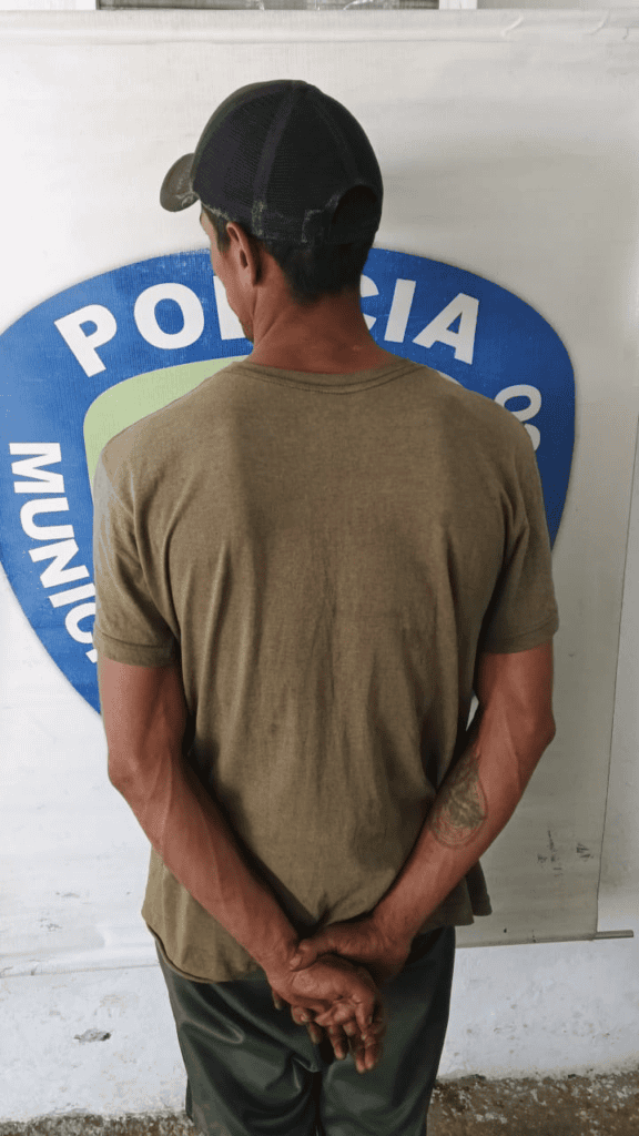 ¡Con los tubos en la mano! Polisur detiene sujeto que hurtaba materiales en una vivienda en construcción en La Coromoto