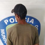 ¡Con los tubos en la mano! Polisur detiene sujeto que hurtaba materiales en una vivienda en construcción en La Coromoto
