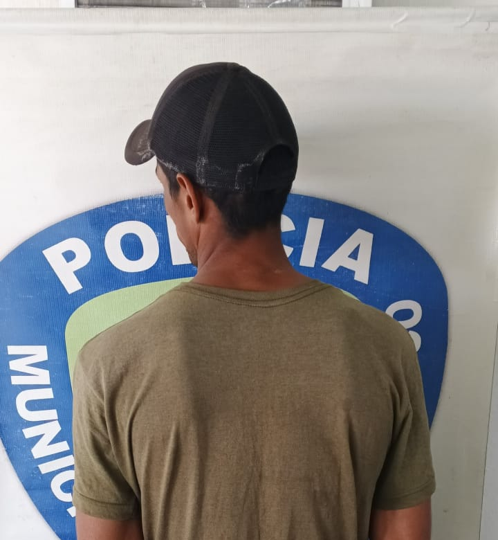 ¡Con los tubos en la mano! Polisur detiene sujeto que hurtaba materiales en una vivienda en construcción en La Coromoto