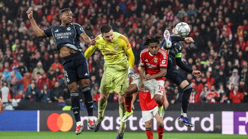 El Real Madrid clasifica a lo playoffs de la Liga de Campeones tras perder contra el Benfica