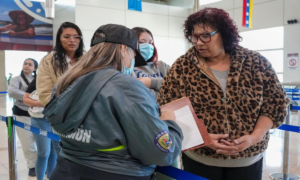 Llegan al país 309 venezolanos desde Phoenix